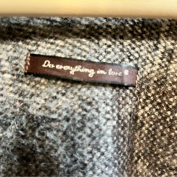 OS Do Everything In Love Blanket Poncho - Picture 6 of 7